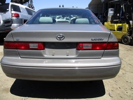 1998 TOYOTA CAMRY LE METALLIC GRAY 2.2L AT 4DR Z15968